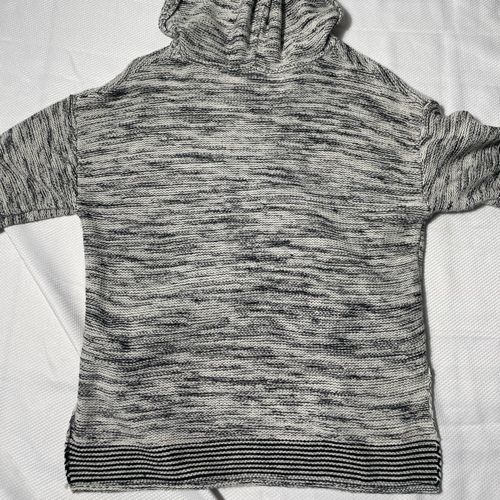Forever 21 grey hooded sweater - Picture 2 of 7